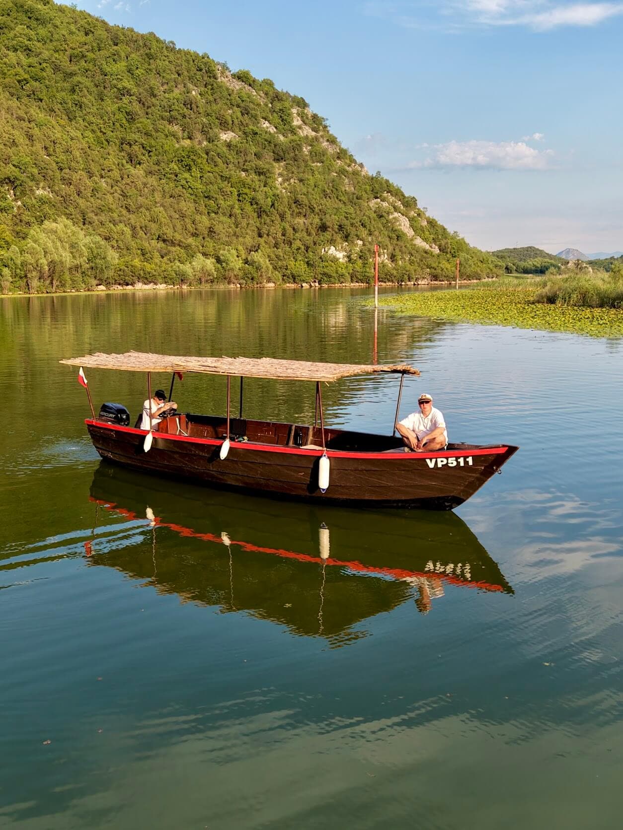 Widok z lotu ptaka na meandrującą rzekę Crnojević